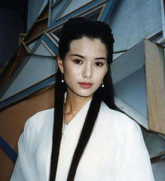 小龙女,青春校园的璀璨之星